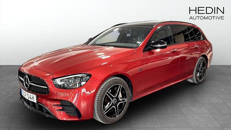 Begagnad Mercedes E300 AMG 306 HK (225 kW) 2021 Röd Kombi