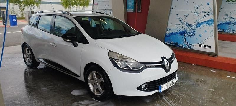 Vit Begagnad 2013 Renault Clio GrandTour Kombi | 39 900 kr (Bra pris) - Bild 1/4