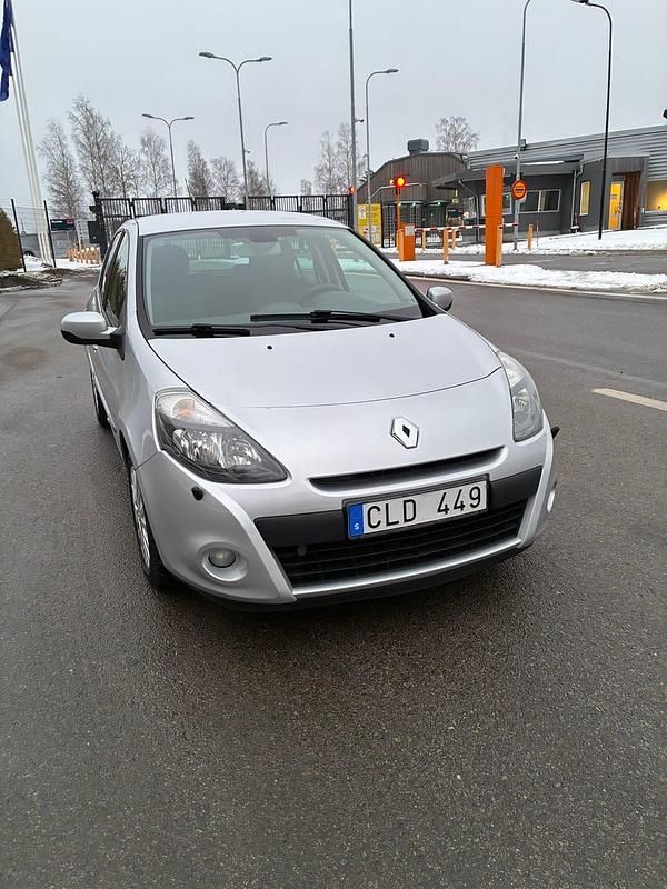 Begagnad Renault Clio R.S. 75 HK (55 kW) 2010 Halvkombi