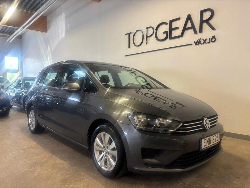Mörkgrå Begagnad 2017 VW Golf VII Halvkombi | 144 900 kr (Marknadspris) - Bild 1/4
