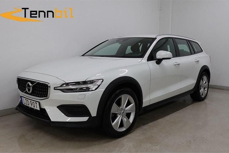 Vit Begagnad 2022 Volvo V60 CC Kombi | 359 900 kr (Bra pris) - Bild 1/4
