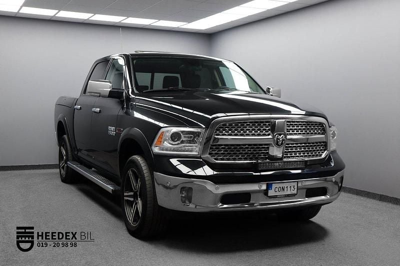 Svart Begagnad 2015 Dodge Ram Pickup | 264 900 kr (Marknadspris) - Bild 1/4