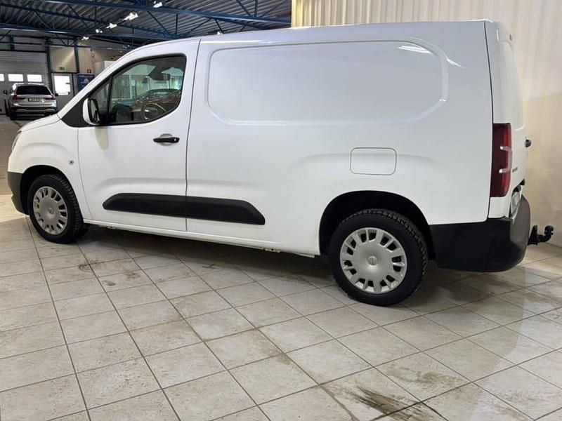 Begagnad Opel Combo 102 HK (75 kW) 2021 G20 white jade Minibuss