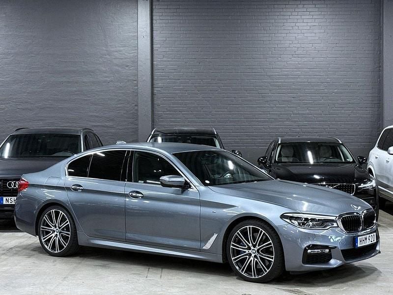Blå Begagnad 2017 BMW 540 M Sport Sedan | 389 900 kr (Bra pris) - Bild 1/4