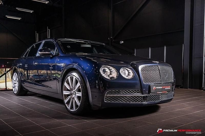 Begagnad Bentley Flying Spur Mulliner 626 HK (460 kW) 2016 Blå Sedan