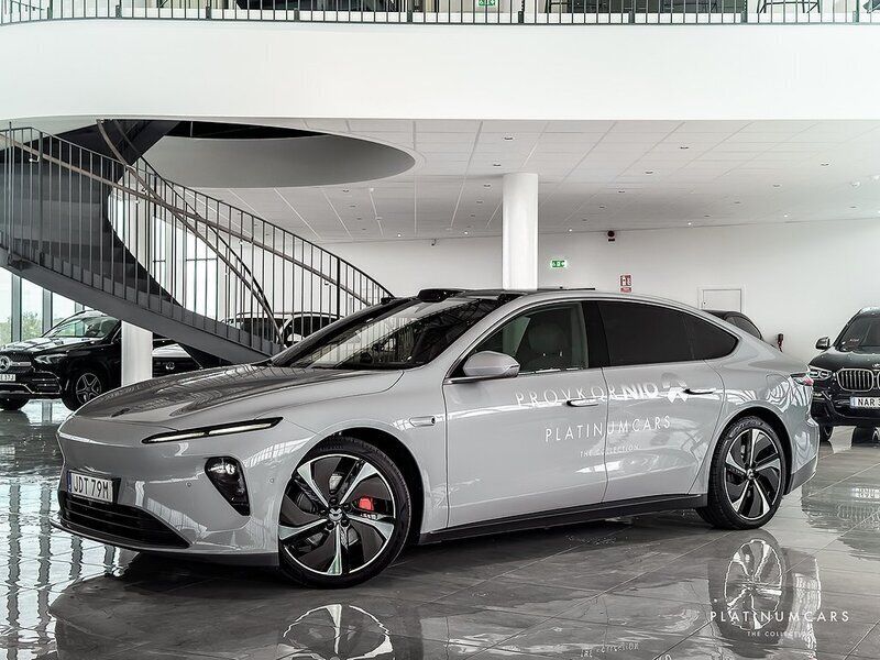 Grå (star grey) Begagnad 2022 Nio ET7 Sedan | 559 000 kr - Bild 1/4