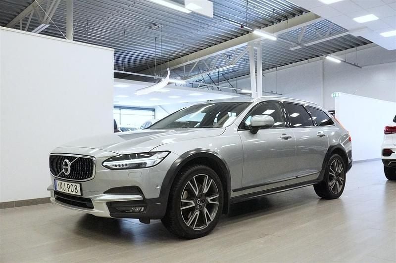 Silver Begagnad 2017 Volvo V90 CC Inscription Kombi | 356 800 kr (Lite dyr) - Bild 1/4