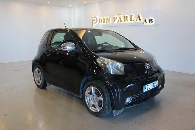 Svart Begagnad 2010 Toyota iQ Halvkombi | 59 900 kr (Superpris) - Bild 1/4