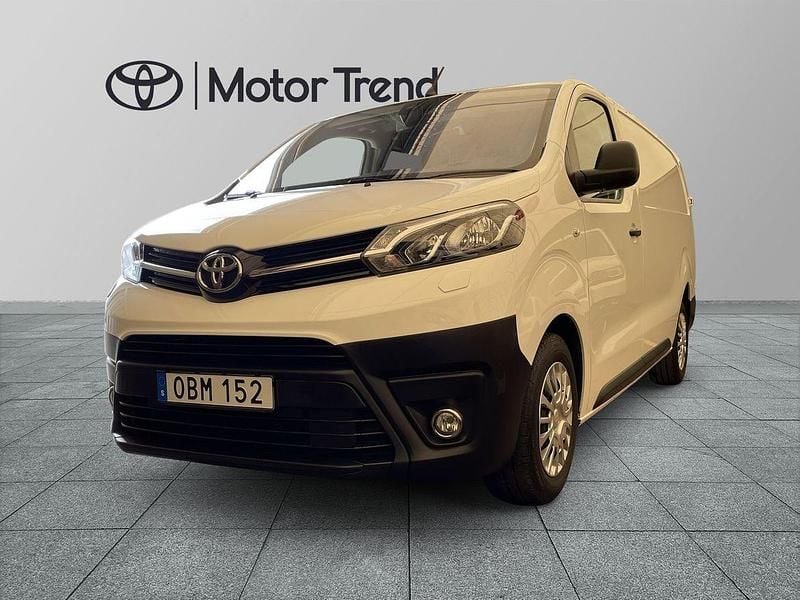 Vit Begagnad 2021 Toyota Proace Comfort Van | 249 900 kr (Bra pris) - Bild 1/4