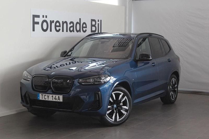Blå Begagnad 2024 BMW iX3 M Sport SUV | 599 000 kr (Marknadspris) - Bild 1/4