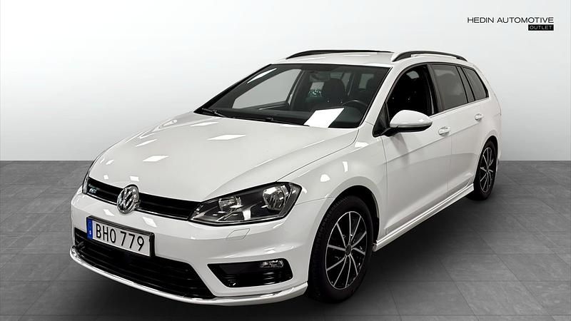 Vit (white) Begagnad 2016 VW Golf VII Design Sedan | 119 900 kr (Marknadspris) - Bild 1/4