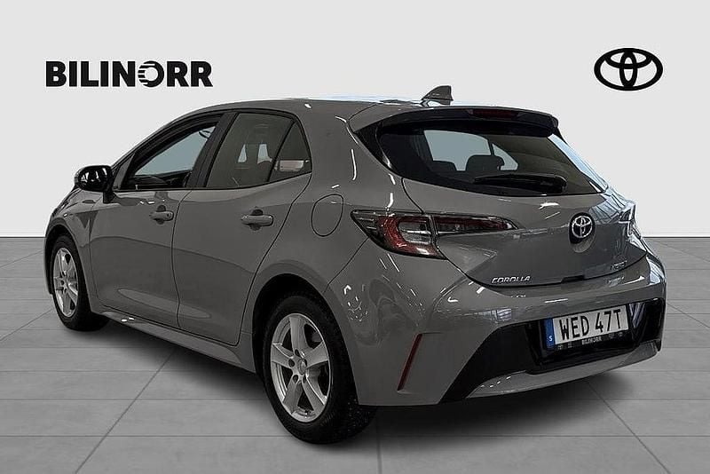 Begagnad Toyota Corolla Hybrid Active 124 HK (91 kW) 2022 Grå Halvkombi