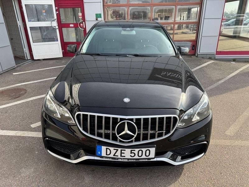 Svart Begagnad 2014 Mercedes E220 Sedan | 143 000 kr (Lite dyr) - Bild 1/4