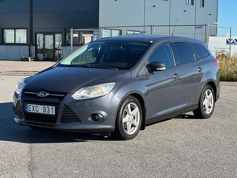 Grå Begagnad 2011 Ford Focus Trend Kombi | 39 900 kr (Marknadspris) - Bild 1/4
