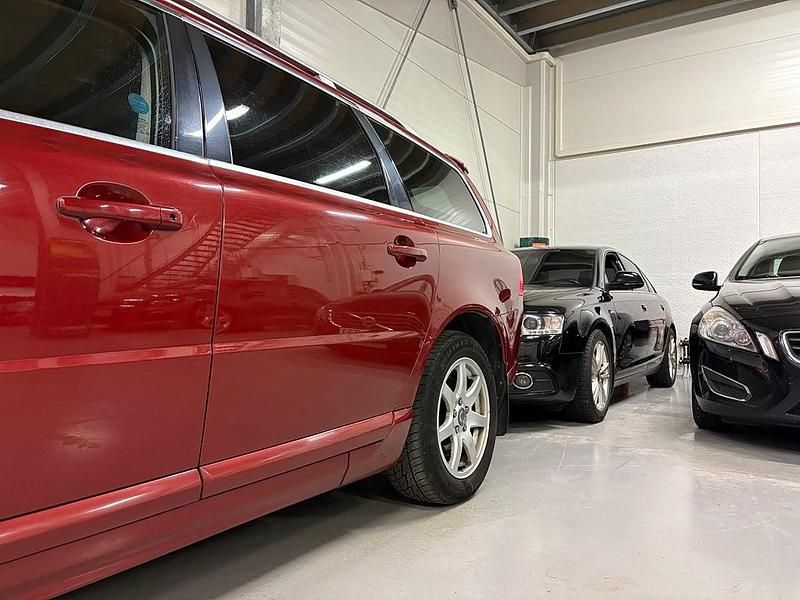 Begagnad Volvo V70 Summum 163 HK (119 kW) 2011 Röd Kombi