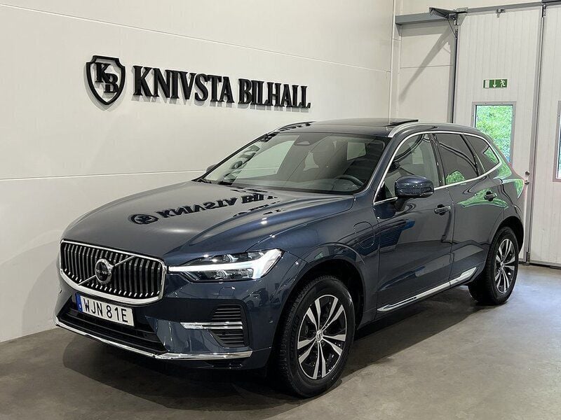 Mörkblå Begagnad 2022 Volvo XC60 Core SUV | 458 900 kr (Bra pris) - Bild 1/4