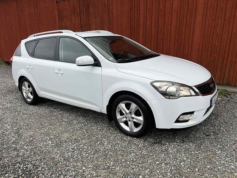Vit Begagnad 2012 Kia Ceed Sportswagon Kombi | 54 900 kr (Superpris) - Bild 1/4