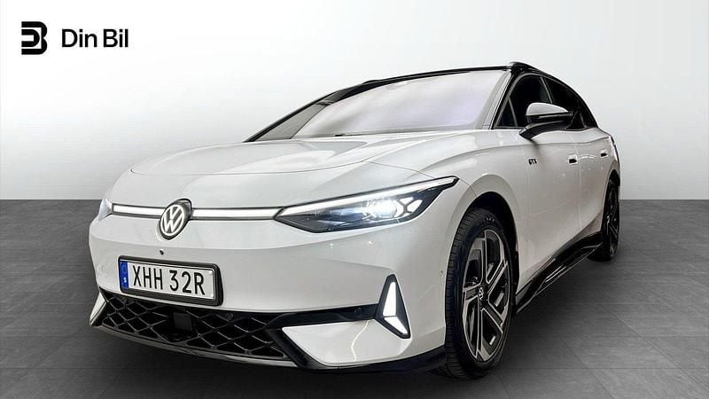 Vit Begagnad 2024 VW ID.7 GTX Sedan | 589 900 kr (Marknadspris) - Bild 1/4