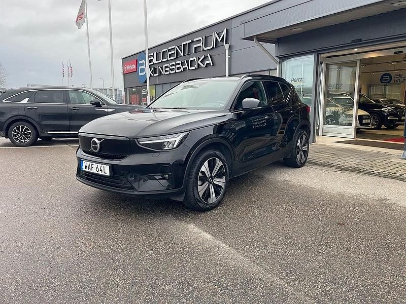 Svart Begagnad 2022 Volvo XC40 Plus SUV | 284 900 kr - Bild 1/4