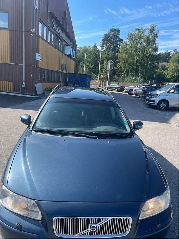 Blå Begagnad 2008 Volvo V70 Kinetic Kombi | 32 000 kr (Marknadspris) - Bild 1/4