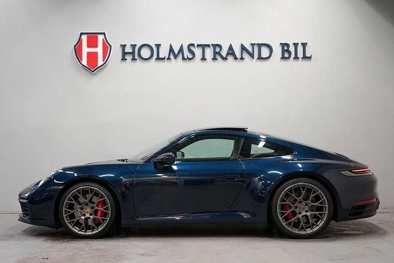 Mörkblå Begagnad 2020 Porsche 992 Chrono Sportkupé | 1 479 900 kr - Bild 1/4