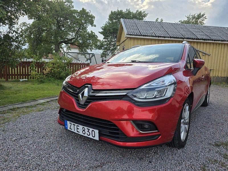 Röd Begagnad 2018 Renault Clio GrandTour Kombi | 110 000 kr (Dyr) - Bild 1/4