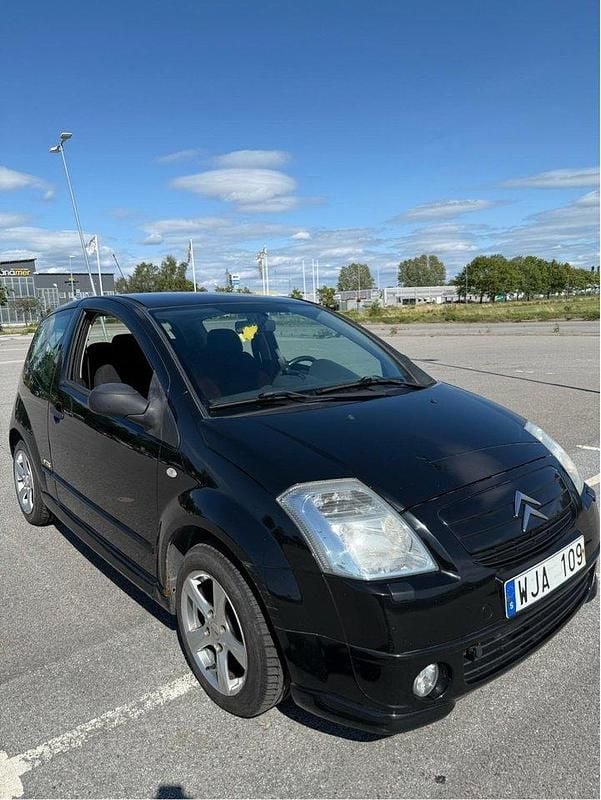 Svart Begagnad 2005 Citroën C2 Halvkombi | 15 000 kr - Bild 1/4