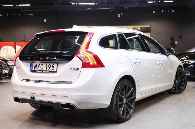Begagnad Volvo V60 Summum 231 HK (169 kW) 2018 Vit Kombi
