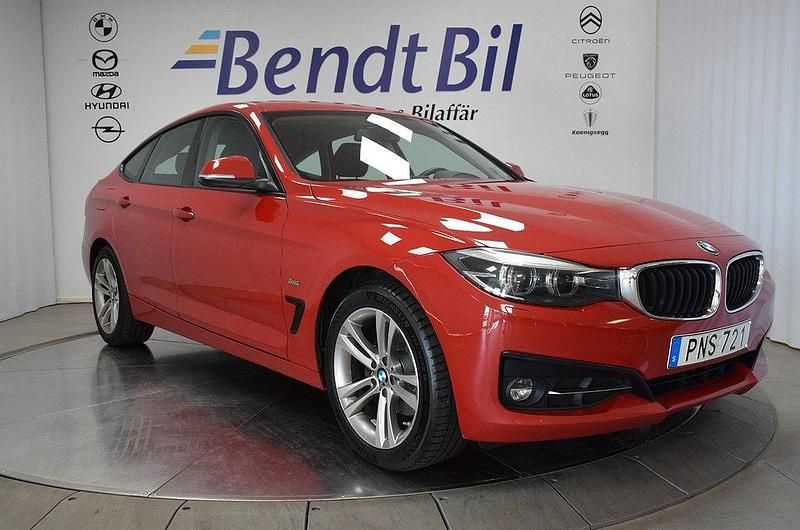 Röd Begagnad 2017 BMW 320 Gran Turismo Sport Line Halvkombi | 169 800 kr (Marknadspris) - Bild 1/3
