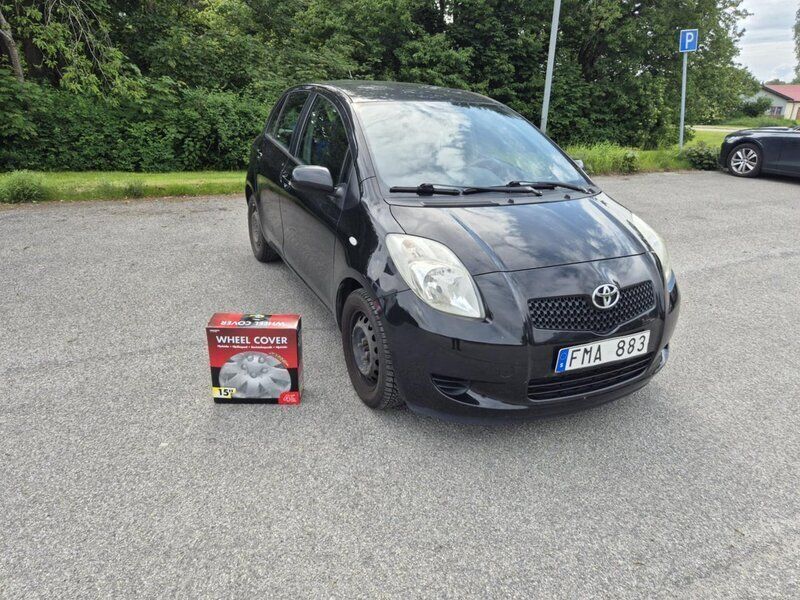 Svart Begagnad 2007 Toyota Yaris Halvkombi | 41 900 kr (Marknadspris) - Bild 1/4