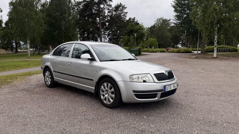 Silver Begagnad 2007 Skoda Superb Sedan | 27 000 kr - Bild 1/4