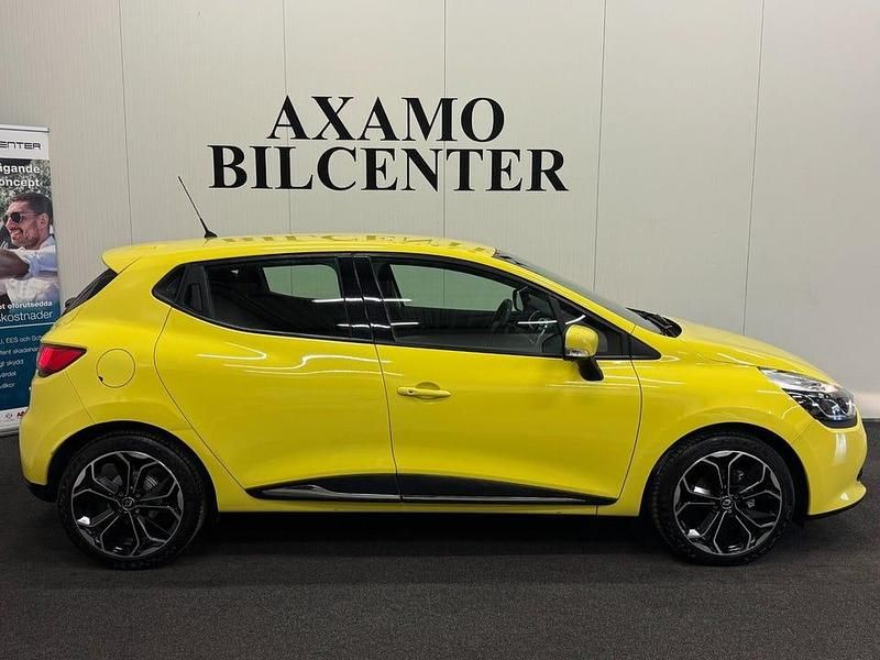 Begagnad Renault Clio IV 90 HK (66 kW) 2013 Gul Halvkombi