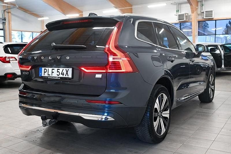 Begagnad Volvo XC60 Core 350 HK (257 kW) 2022 Mörkblå SUV