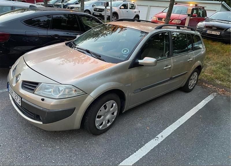 Grå Begagnad 2006 Renault Mégane GrandTour Kombi | 28 000 kr (Marknadspris) - Bild 1/4