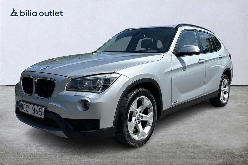 Silver Begagnad 2013 BMW X1 SUV | 139 900 kr (Marknadspris) - Bild 1/4