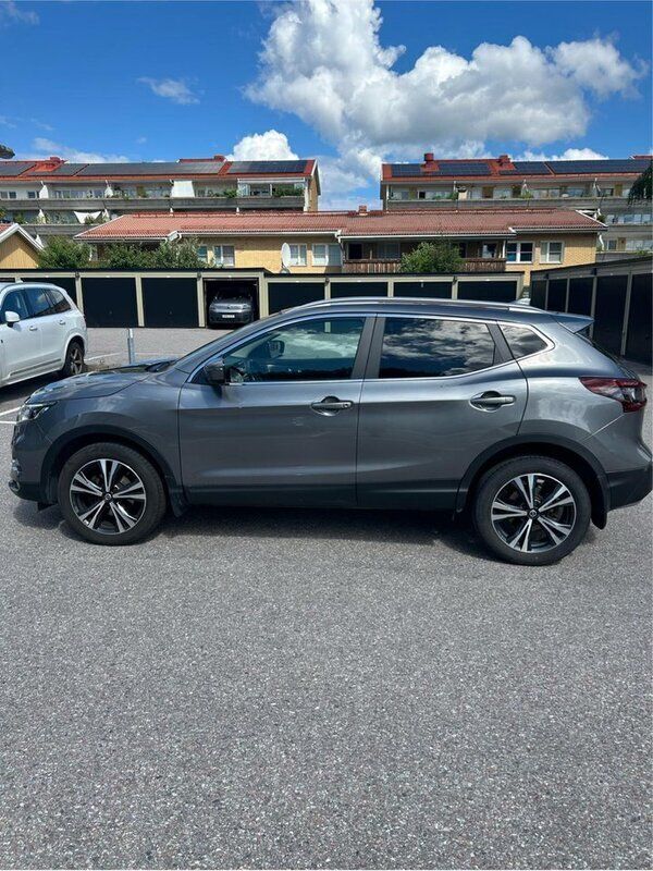 Grå Begagnad 2019 Nissan Qashqai SUV | 180 000 kr (Bra pris) - Bild 1/4