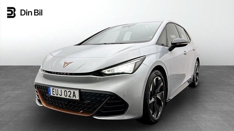 Silver (geyser silver metallic) Begagnad 2023 Cupra Born e-Boost Halvkombi | 249 900 kr (Bra pris) - Bild 1/4