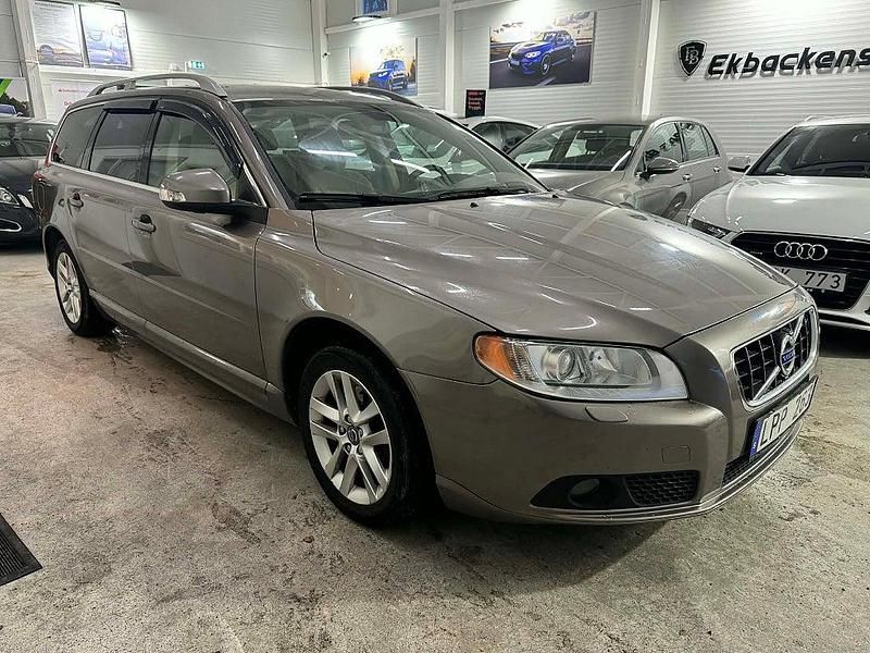 Begagnad Volvo V70 Summum 163 HK (119 kW) 2011 Grå Kombi