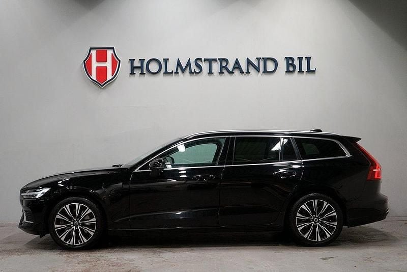 Svart Begagnad 2022 Volvo V60 Core Kombi | 349 800 kr (Bra pris) - Bild 1/4