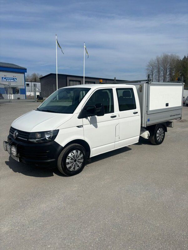 Vit Begagnad 2016 VW T6 Van | 149 900 kr - Bild 1/4