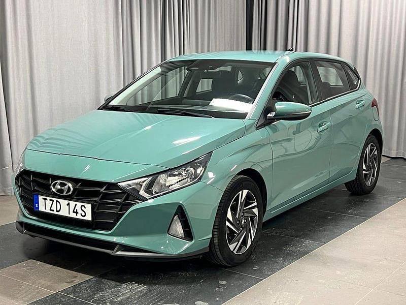 Grön Begagnad 2022 Hyundai i20 Essential Halvkombi | 154 800 kr (Marknadspris) - Bild 1/4
