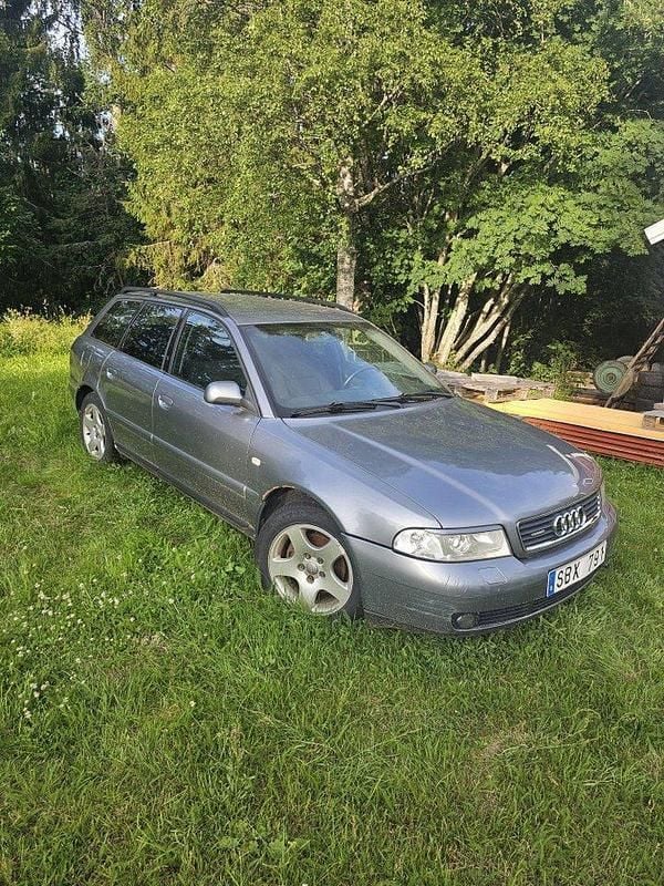 Grå Begagnad 2001 Audi A4 Ambition Kombi | 7 000 kr (Superpris) - Bild 1/4