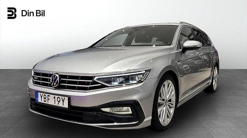 Pyrit silver metallic Begagnad 2021 VW Passat R-line Kombi | 289 900 kr (Lite dyr) - Bild 1/4