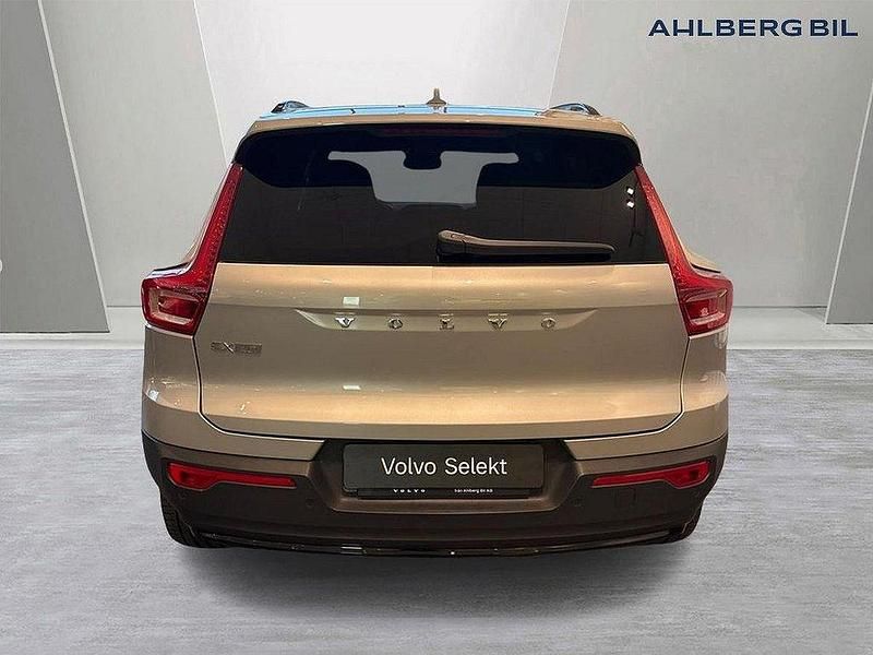 Begagnad Volvo EX40 Plus 188 kW (256 HK) 2024 Silver SUV