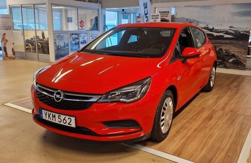 Röd Begagnad 2016 Opel Astra Enjoy Halvkombi | 114 900 kr (Marknadspris) - Bild 1/4