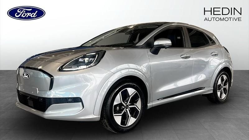 Grå (silver) Ny 2025 Ford Puma Gen-E SUV | 397 375 kr - Bild 1/4