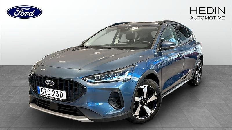 Blå Begagnad 2023 Ford Focus Active Halvkombi | 199 900 kr (Marknadspris) - Bild 1/4