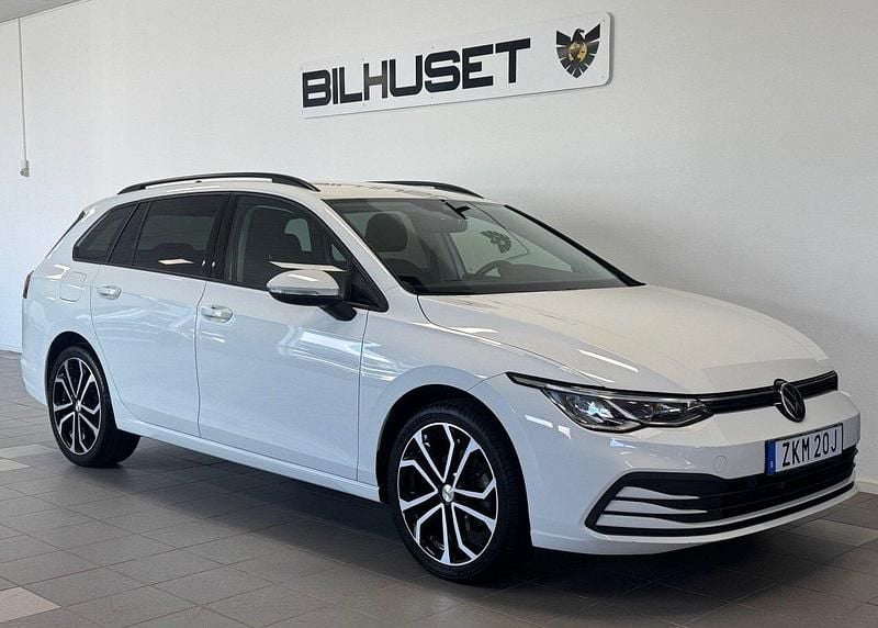 Vit Begagnad 2021 VW Golf VIII Kombi | 239 900 kr (Bra pris) - Bild 1/4