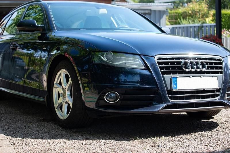 Blå Begagnad 2010 Audi A4 S-Line Kombi | 68 000 kr (Marknadspris) - Bild 1/4