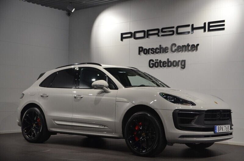 Grå (grey) Begagnad 2024 Porsche Macan GTS SUV | 995 000 kr - Bild 1/4